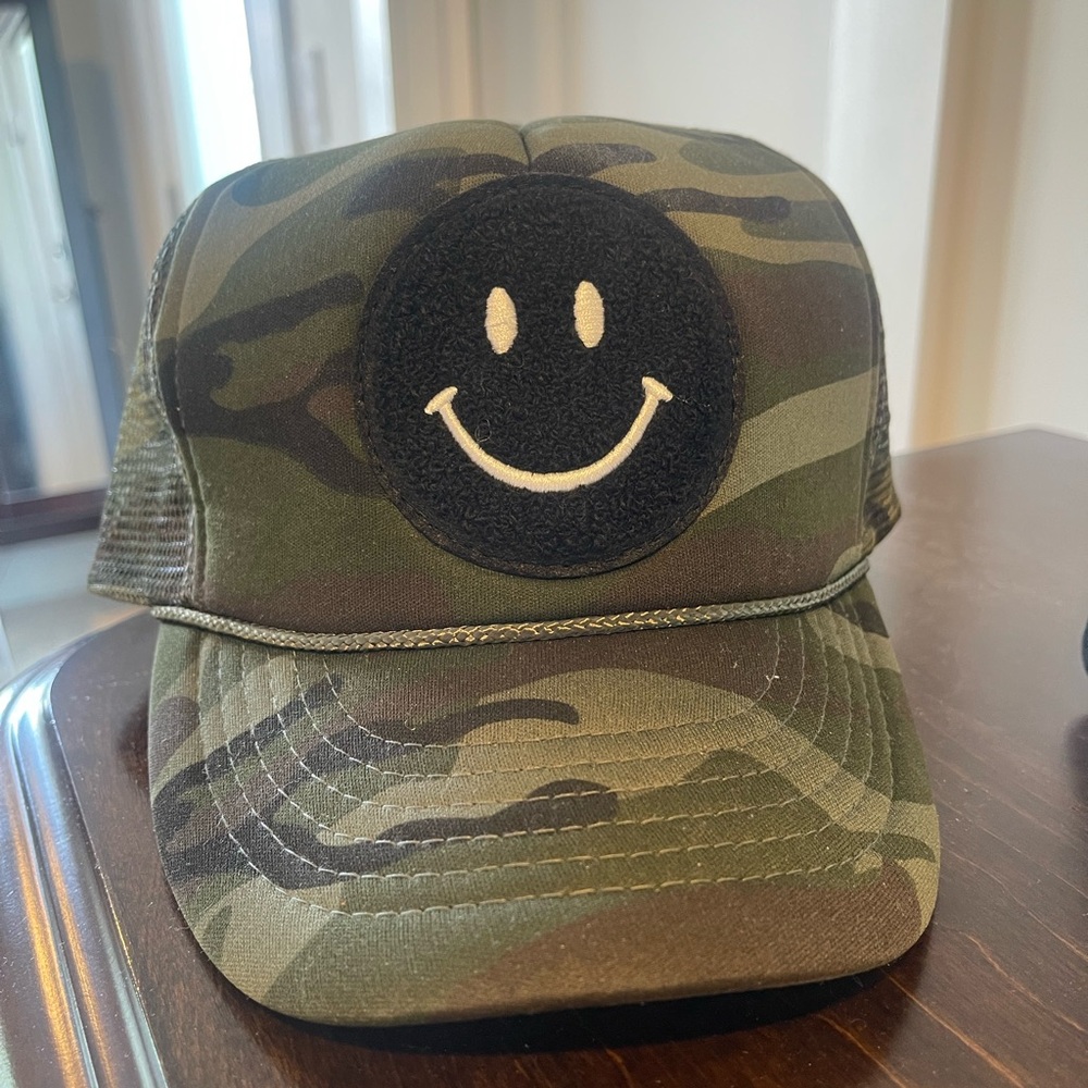 Smiley patch camo trucker hat